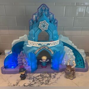 Fisher Price Little People Disney Elsa's Ice Palace & Frozen Kristoff's Sleigh